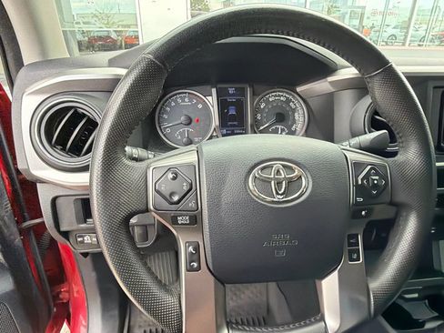 Used 2019 Toyota Tacoma SR5 RWD image 13