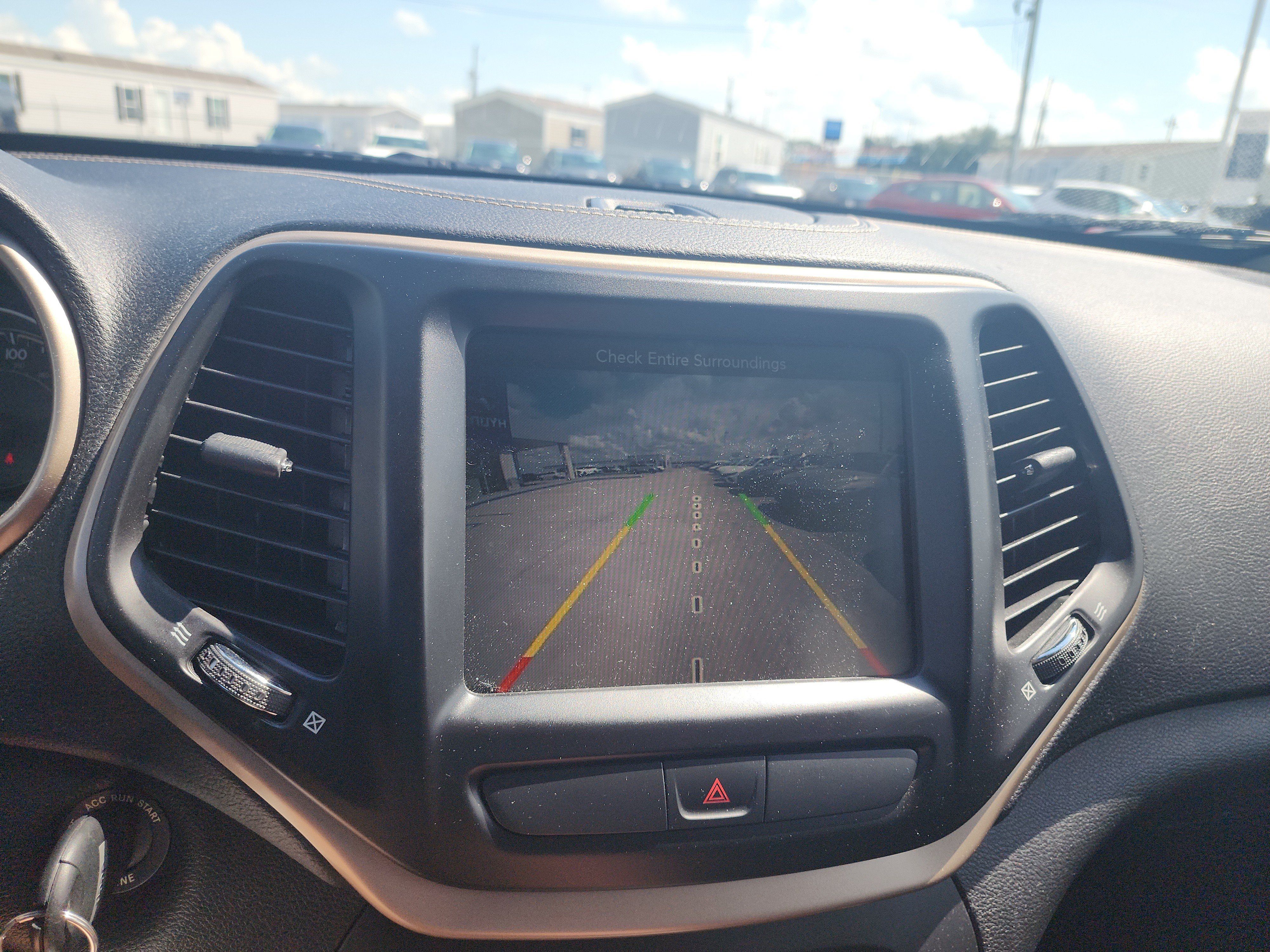 Used 2016 Jeep Cherokee Latitude w/ Comfort & Sound Group FWD image 26