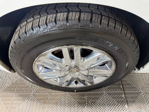 Used 2008 Chrysler Town & Country Limited w/ Entertainment Group #3 FWD image 25