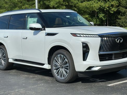 New 2026 INFINITI QX80 Luxe image 2