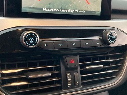 Used 2021 Ford Escape SE image 19