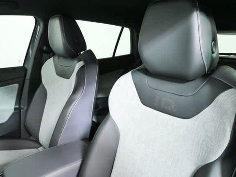 Certified 2025 Volkswagen ID.4 Pro RWD image 11