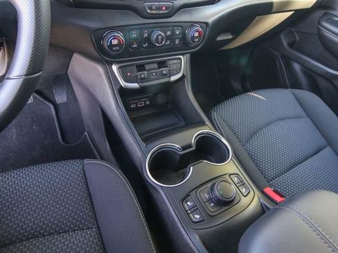 Used 2023 GMC Terrain SLE w/ Driver Convenience Package image 21