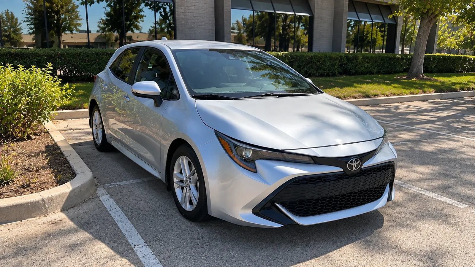 Used 2021 Toyota Corolla SE w/ Carpet Mat Package (TMS) FWD image 5