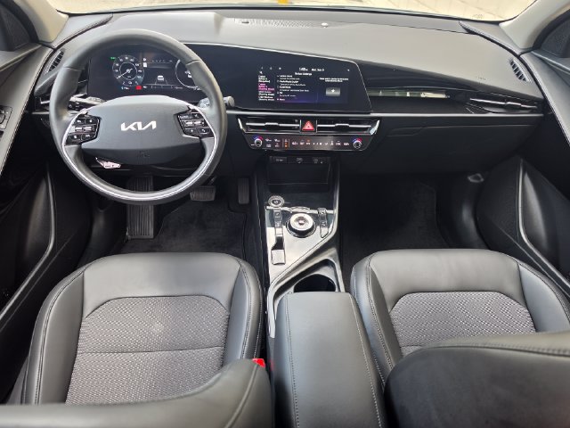 Used 2025 Kia Niro Wind w/ Wind Preserve Package FWD image 2
