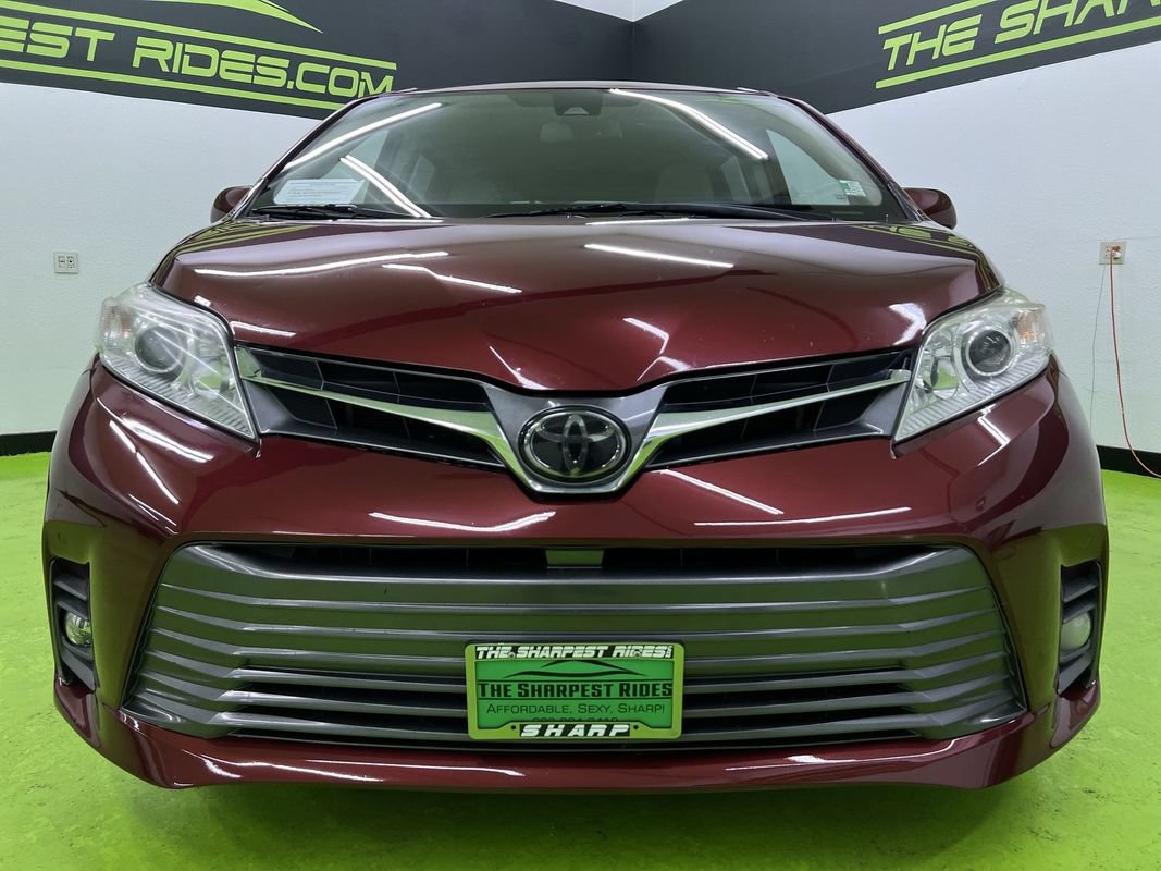 Used 2020 Toyota Sienna XLE w/ XLE Navigation Package FWD image 3