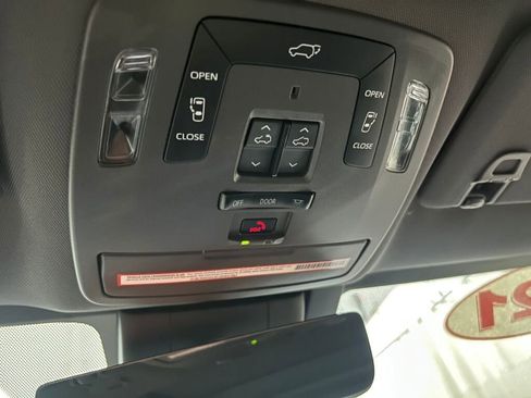 Certified 2021 Toyota Sienna Platinum image 14