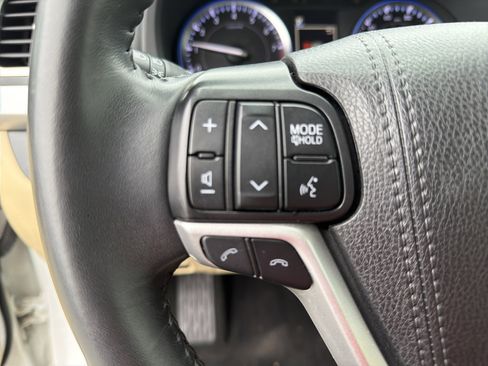 Used 2019 Toyota Highlander XLE image 24