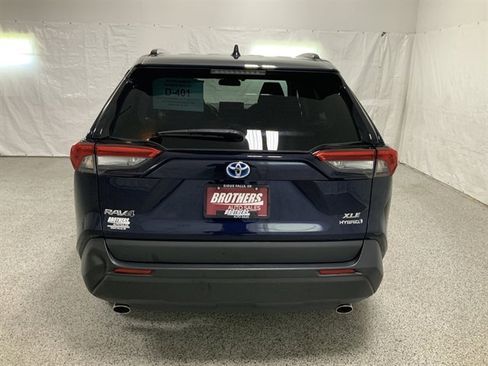 Used 2021 Toyota RAV4 XLE w/ XLE Grade Weather Package AWD/4WD image 7