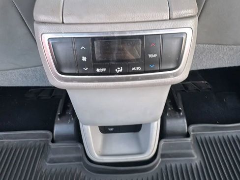 Used 2019 Toyota Highlander XLE image 18