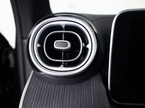 Used 2026 Mercedes-Benz GLC 300 4MATIC image 19