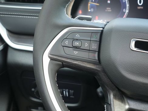 New 2025 Jeep Grand Cherokee L Limited w/ Luxury Tech Group II image 17