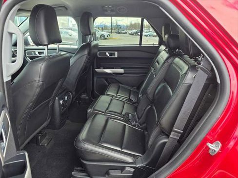 Used 2021 Ford Explorer XLT w/ Equipment Group 202A AWD/4WD image 16