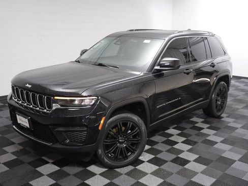 Used 2023 Jeep Grand Cherokee Laredo w/ Luxury Tech Group I AWD/4WD image 2