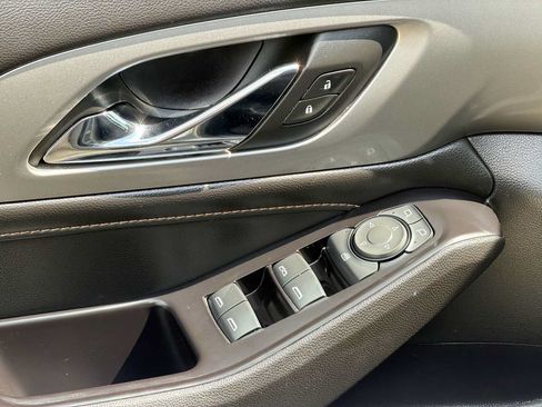 Used 2019 Chevrolet Traverse LT FWD image 14