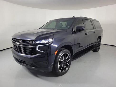 Used 2023 Chevrolet Suburban RST w/ Luxury Package image 2