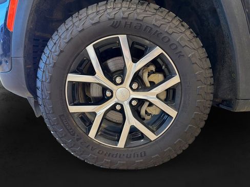 Used 2024 Jeep Grand Cherokee Limited w/ Luxury Tech Group II image 9