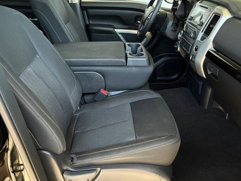 Used 2018 Nissan Titan SV image 14
