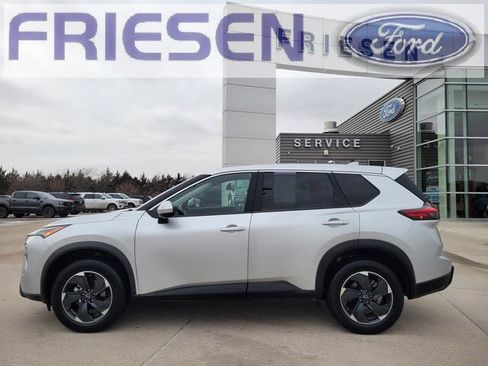 Used 2024 Nissan Rogue SV image 5