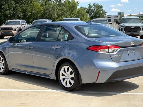 Used 2025 Toyota Corolla LE FWD image 3