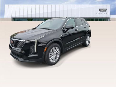 Certified 2024 Cadillac XT4 Luxury w/ Cold Weather Package image 4