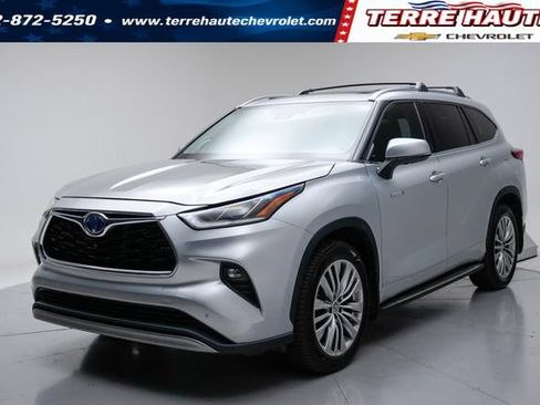 Used 2021 Toyota Highlander Platinum AWD/4WD image 1