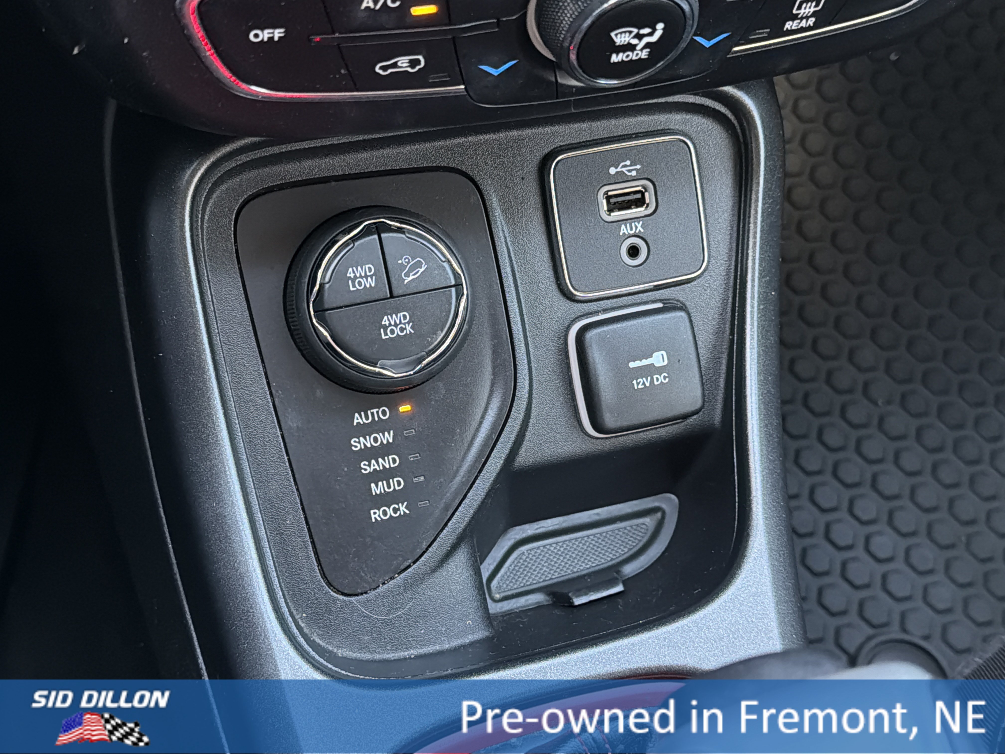 Used 2018 Jeep Compass Trailhawk w/ Leather Interior Group AWD/4WD image 10