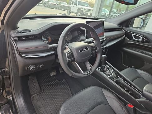 Used 2024 Jeep Compass Trailhawk image 3