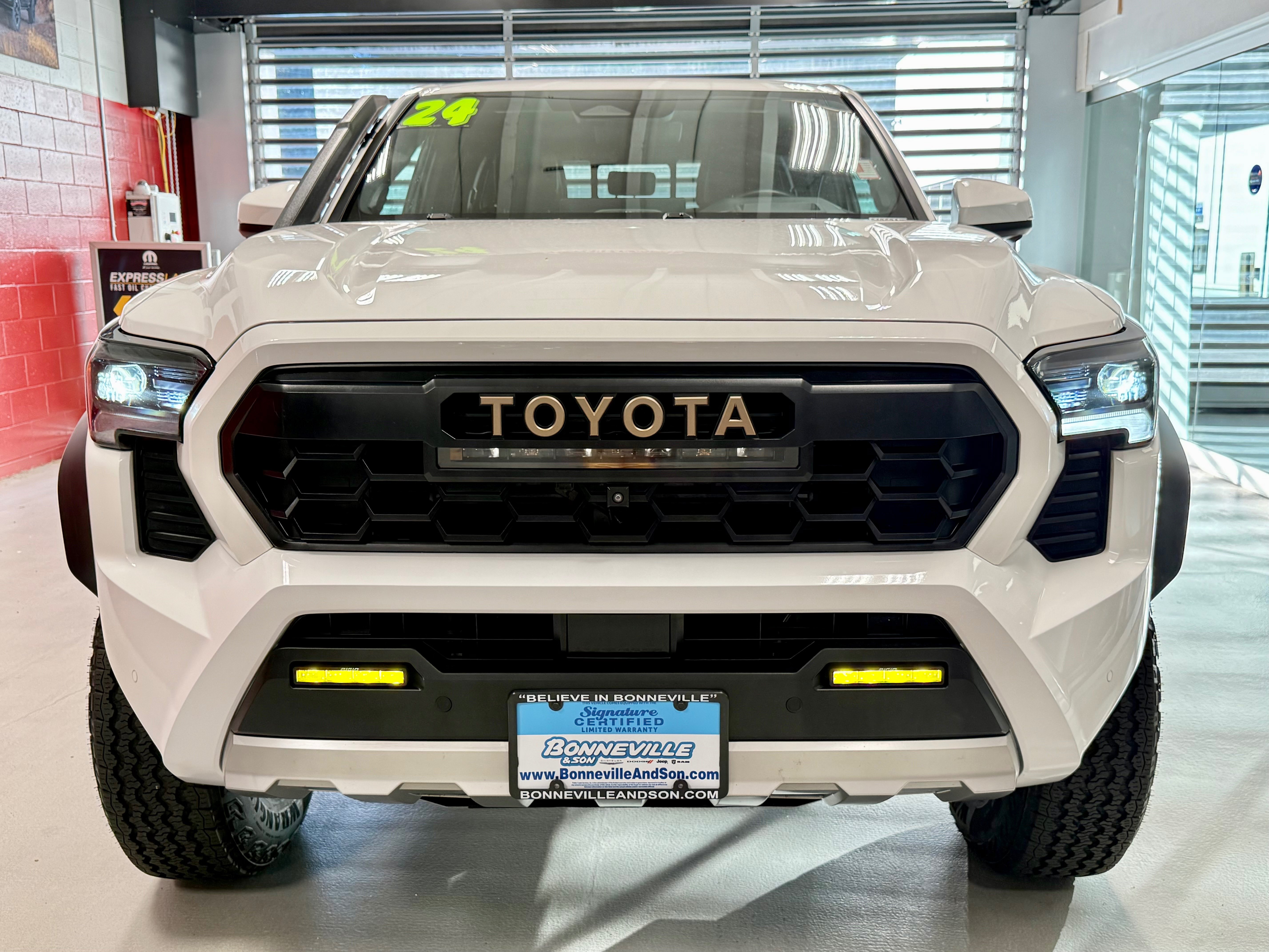 Used 2024 Toyota Tacoma 4x4 Double Cab Hybrid image 14