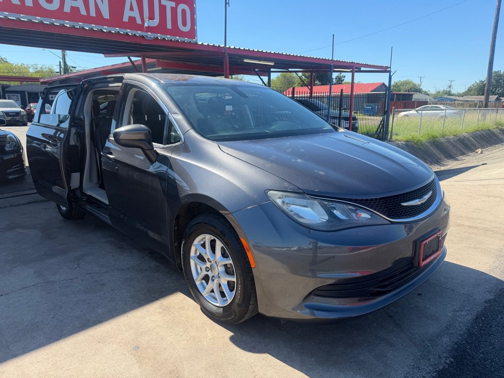 Used 2018 Chrysler Pacifica Touring FWD image 23