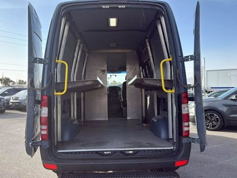 Used 2018 Mercedes-Benz Sprinter 2500 image 6