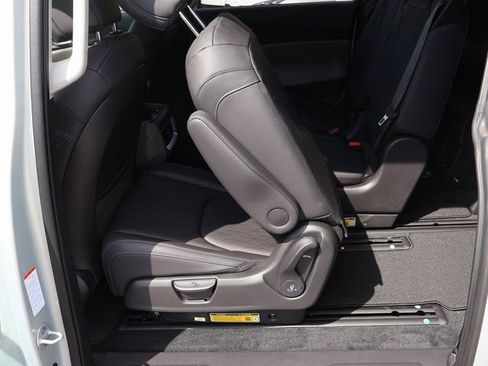 New 2026 Kia Carnival EX FWD image 15