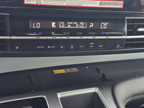 Used 2025 Toyota Sienna XLE w/ XLE Plus Package FWD image 19