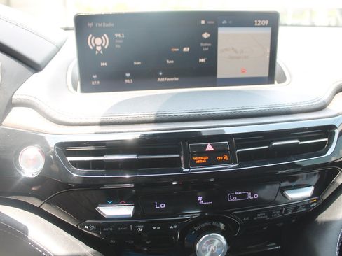 Used 2023 Acura MDX SH-AWD w/ Advance Package image 11