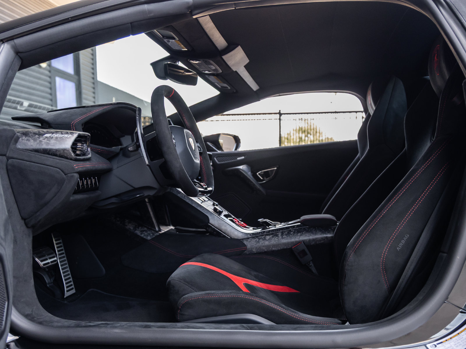 Used 2019 Lamborghini Huracan Performante AWD/4WD image 30