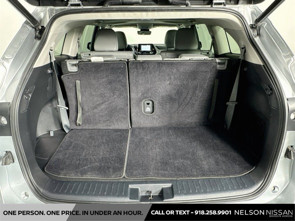 Used 2022 Toyota Highlander XLE AWD/4WD image 26