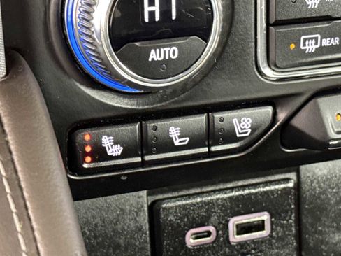 Used 2023 GMC Yukon XL SLT image 21