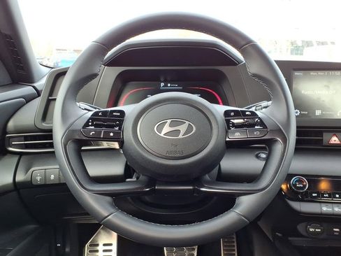 Certified 2025 Hyundai Elantra Sport image 21