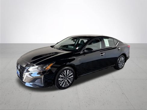 Used 2024 Nissan Altima 2.5 SV w/ SV Premium Package AWD/4WD image 2