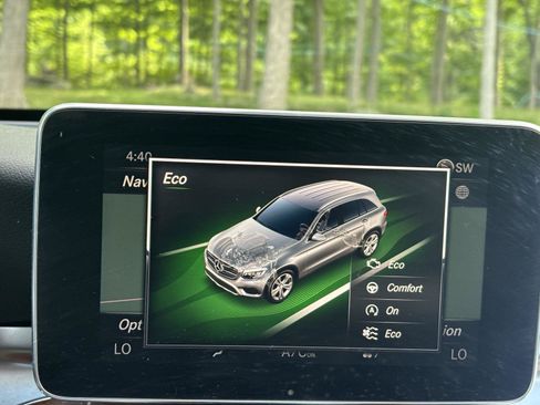 Used 2017 Mercedes-Benz GLC 300 4MATIC image 38