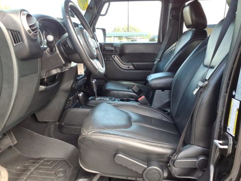 Used 2018 Jeep Wrangler Unlimited Sahara AWD/4WD image 22