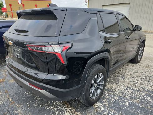 Used 2025 Chevrolet Equinox LT image 2
