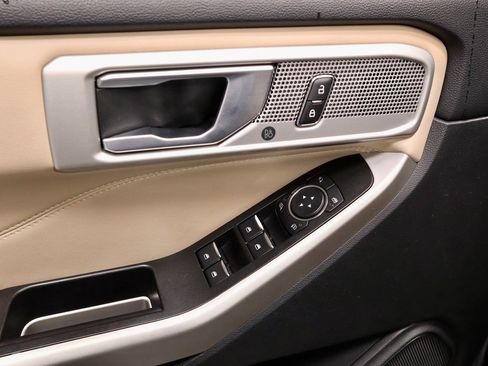 Certified 2022 Ford Explorer XLT w/ Equipment Group 202A image 27