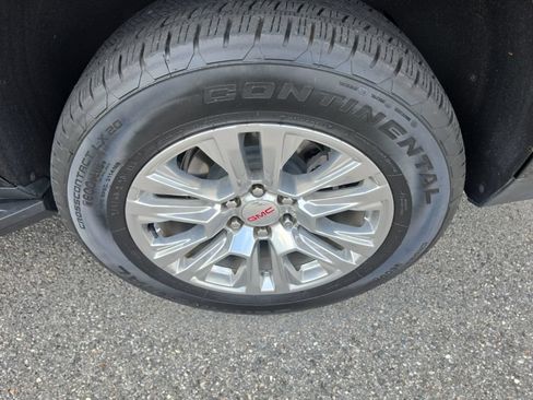 Used 2022 GMC Yukon XL Denali w/ Advanced Technology Package AWD/4WD image 9