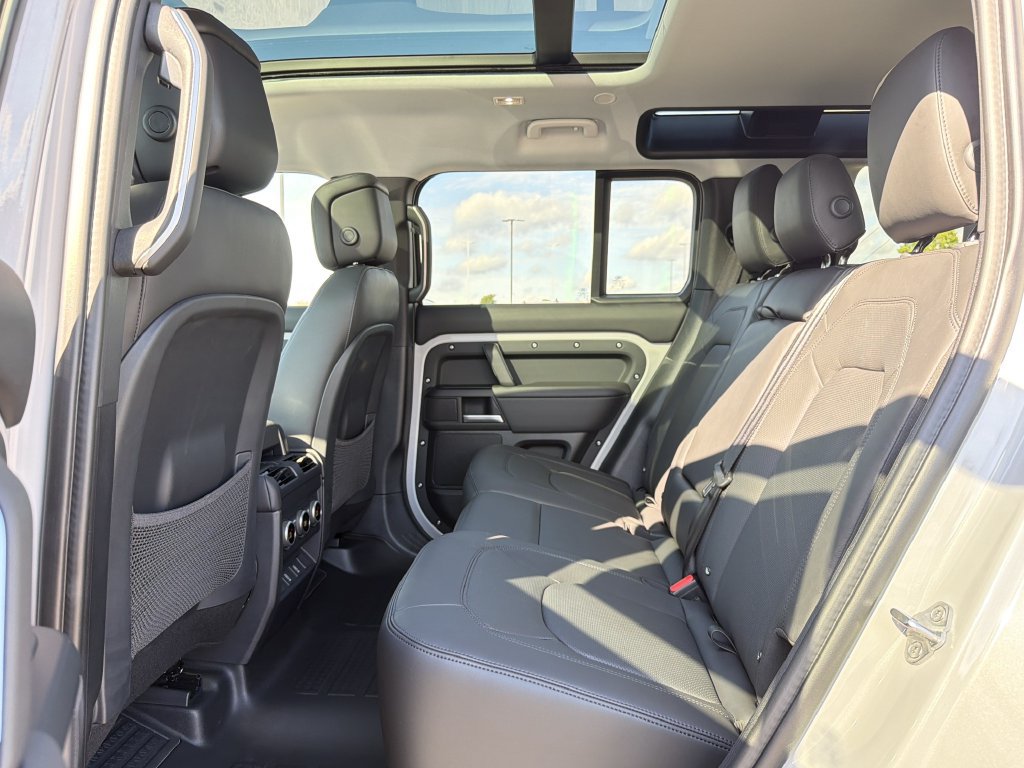 New 2026 Land Rover Defender 110 S AWD/4WD image 5