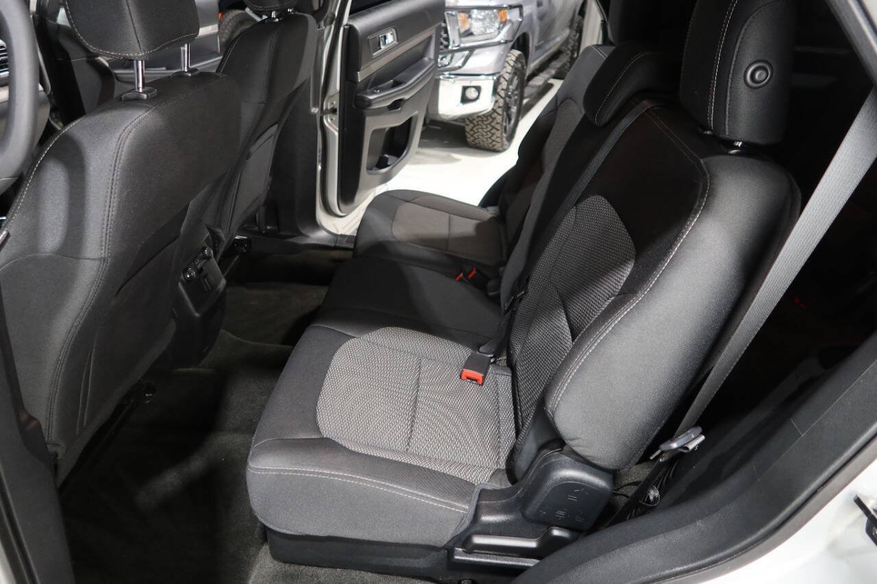 Used 2018 Ford Explorer XLT w/ Equipment Group 201A FWD image 18
