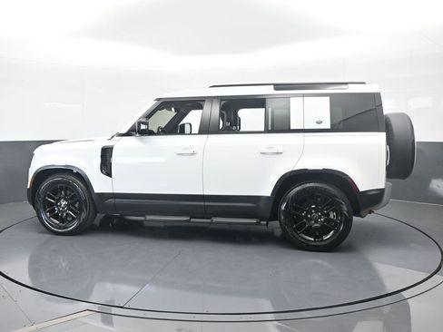 Used 2022 Land Rover Defender 110 S image 3