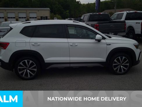 Used 2022 Volkswagen Taos SE image 4