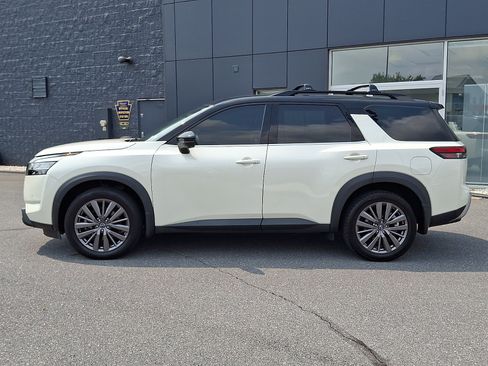Certified 2024 Nissan Pathfinder SL w/ SL Premium Package AWD/4WD image 4