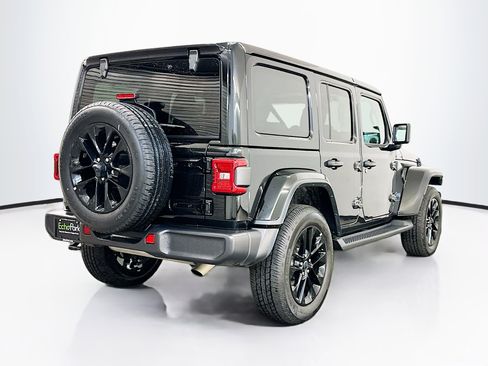 Used 2025 Jeep Wrangler Unlimited Sahara AWD/4WD image 9